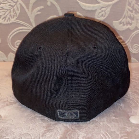 New Era Fitted Hat 7 1/8 - Picture 4 of 5
